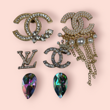 Load image into Gallery viewer, 6pc LUXURY INSPIRED SHOE CHARMS  ** INCLUDES FREE 4PC SET BLING CHARMS GIFT**
